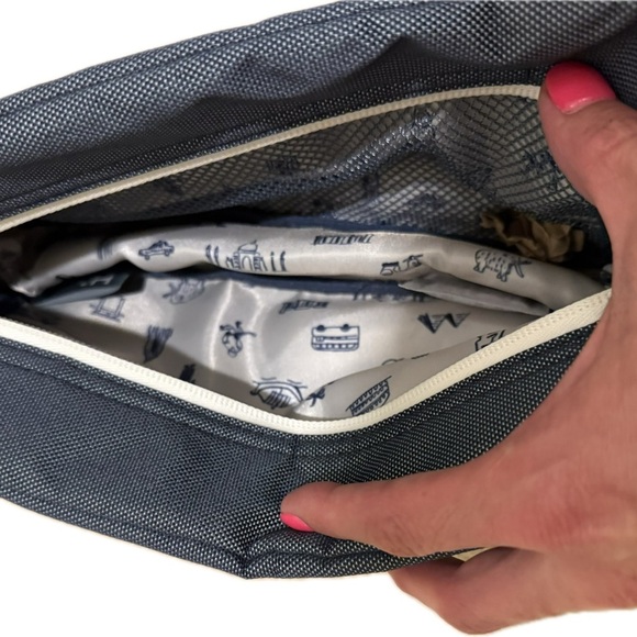 Harry’s Black and Cream Men's Bag - Picture 3 of 3